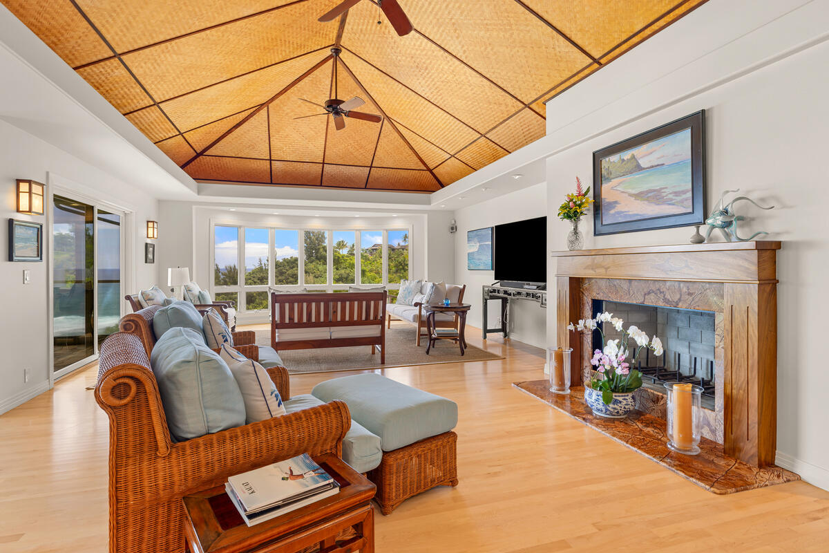 4228-L WAIAKALUA ST B & C