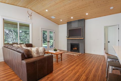 Photo of 73-2085 Kaloko Dr, Kailua-Kona, HI 96740 (MLS # 726333)