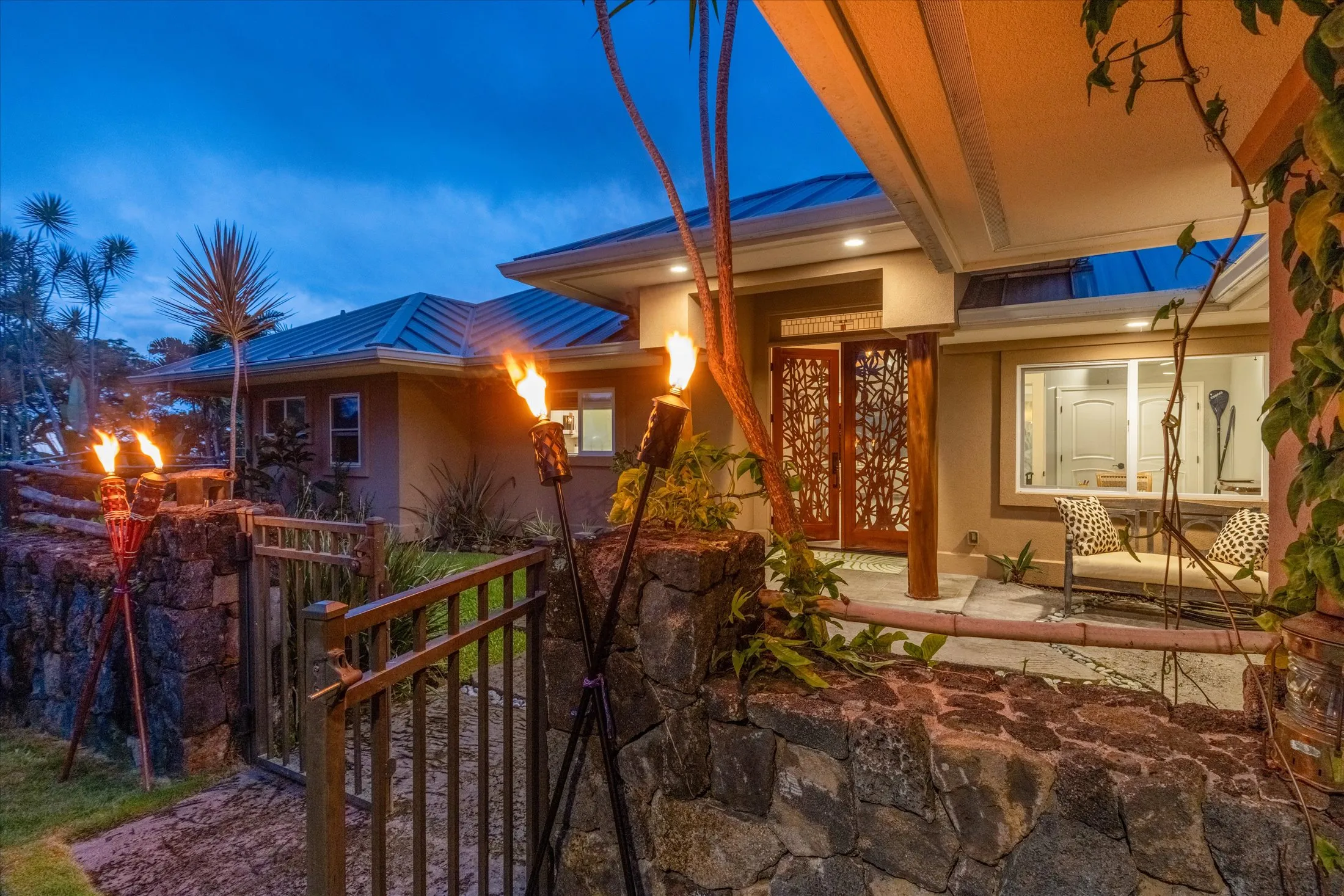Kailua-Kona, Hawaii 96740, United States, 4 Bedrooms Bedrooms, ,3 BathroomsBathrooms,Residential,Active,4809