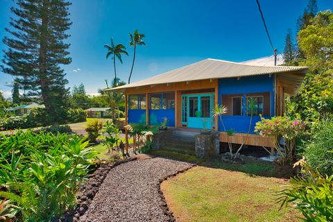 Photo of 2070 Kalanianaole St, Hilo, HI 96720 (MLS # 728270)