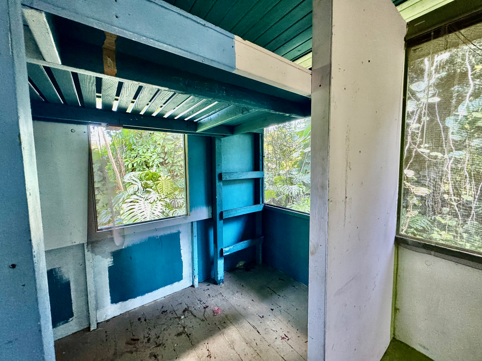Small storage room at end of breezeway.
