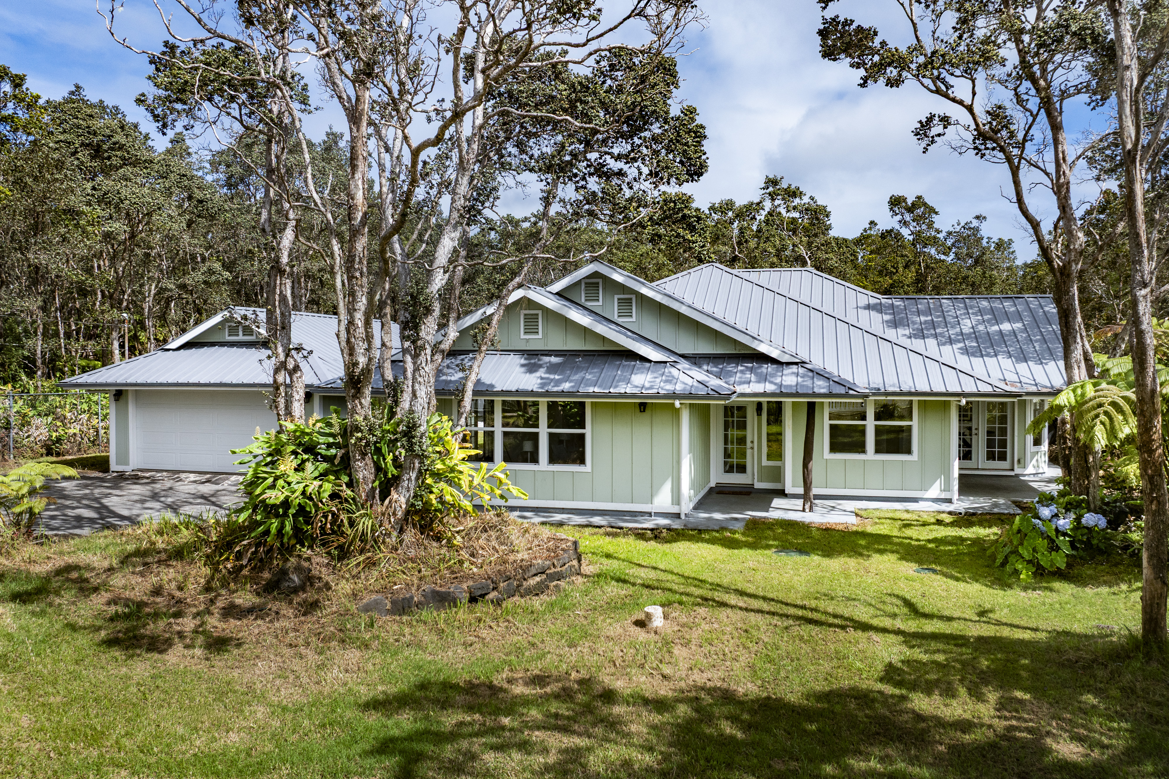 Over 2100 feet of house and a driveway attached by a breezeway.. Over 19,000 sf of land in Mauna Loa Estates in Volcano with a sizeable and useable front and back yard.