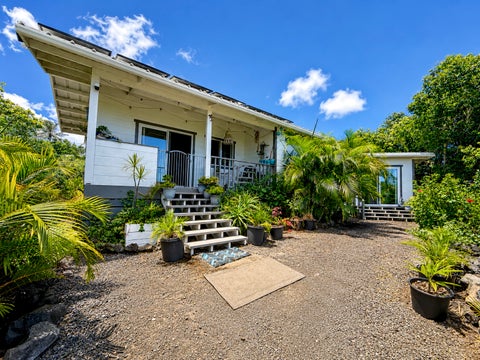 Photo of 94-6356 Mauka St, Naalehu, HI 96772 (MLS # 732366)