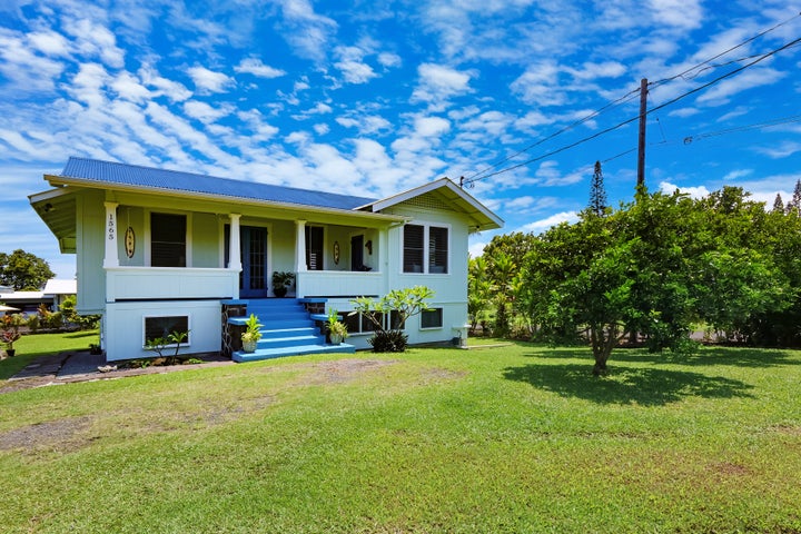 Photo 1 of 30 — 1565 KINOOLE ST, Hilo, HI 96720