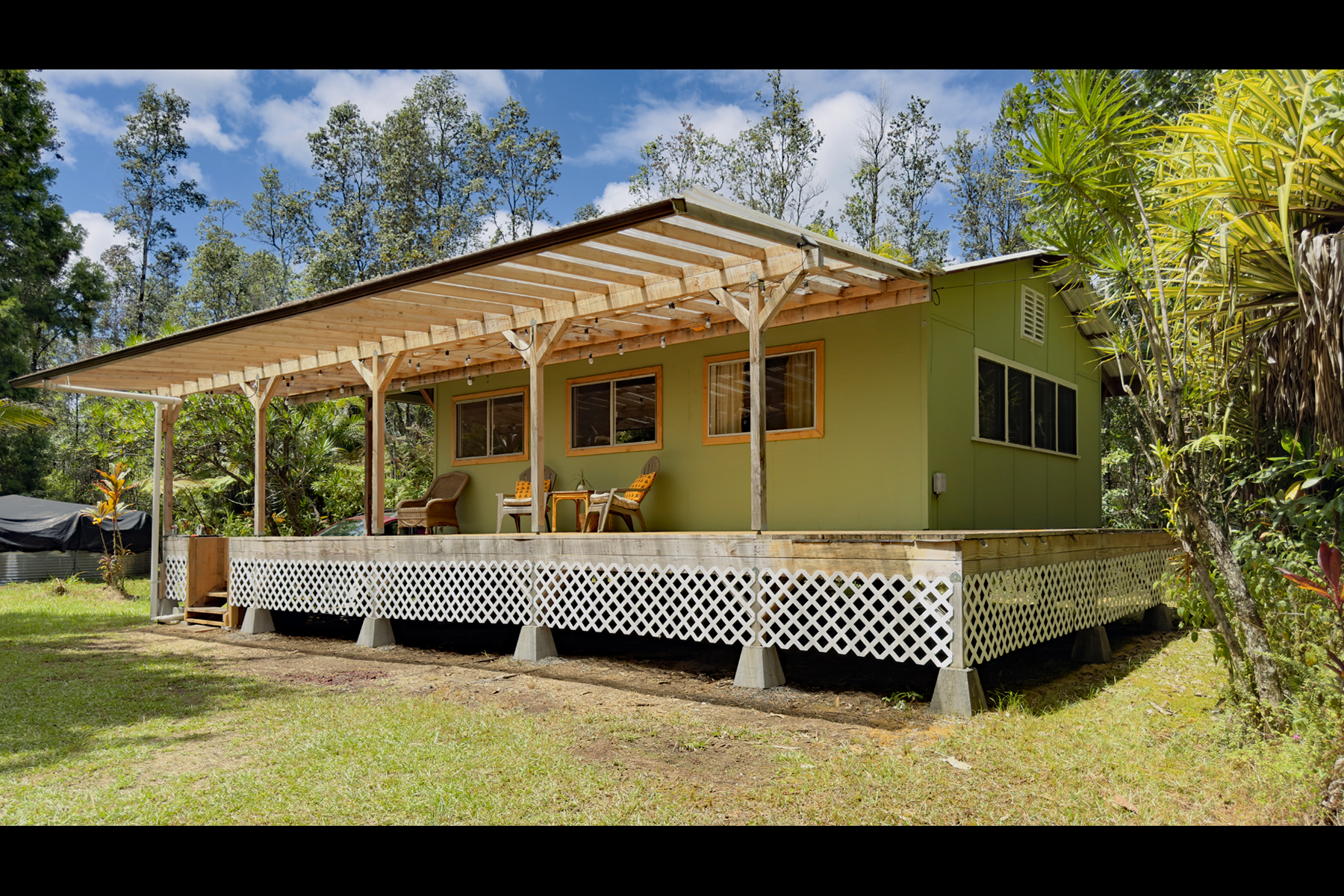 16-1594 40th Ave nestled in a gorgeous garden setting.