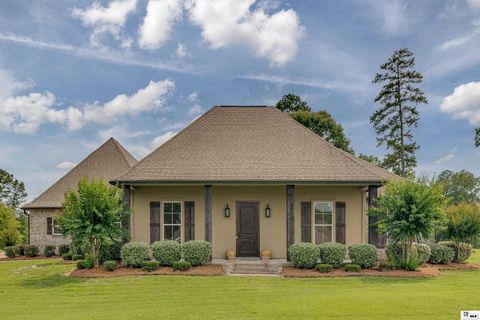 Homes For Sale - 202 Pinehurst Circle<br/> Ouachita County, Calhoun, LA 71225