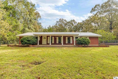 Homes For Sale - 8546 Old Monroe Road<br/> Bastrop, LA 71220