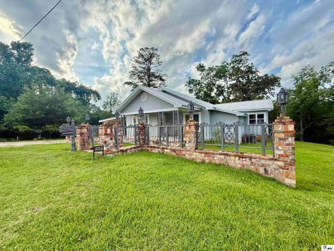 Homes For Sale - 424 W Main Street<br/> Winn County, Winnfield, LA 71483