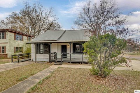 Homes For Sale - 700 N Boatner Street<br/> Bastrop, LA 71220