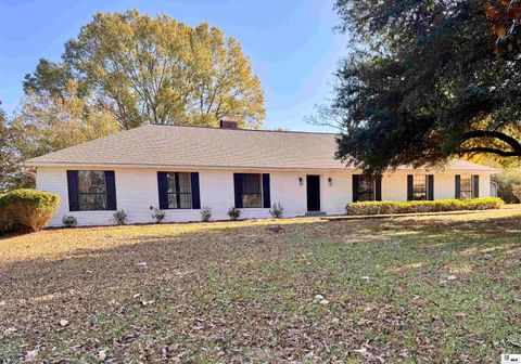 Homes For Sale - 9860 Peach Orchard Road<br/> Bastrop, LA 71220