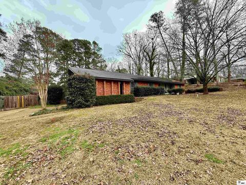 Homes For Sale - 2104 Greenbriar Drive<br/> Ruston, LA 71270