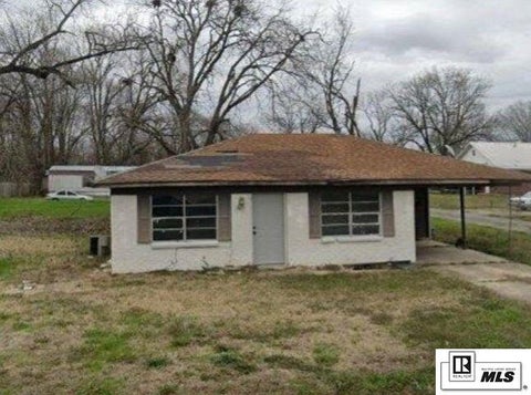 Homes For Sale - 700 W Thelma Riggs Road<br/> Tallulah, LA 71282