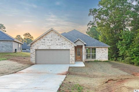 Homes For Sale - 102 Lovemore Drive<br/> Ruston, LA 71270