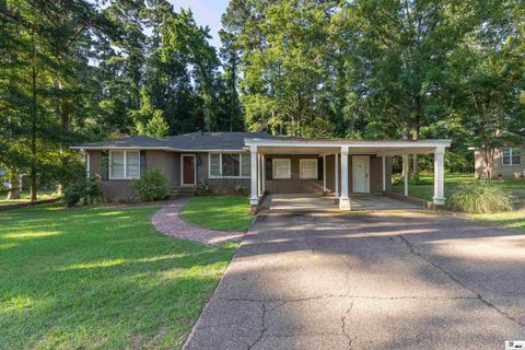 Homes For Sale - 200 Pinecrest Drive<br/> Ruston, LA 71270