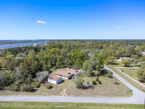 Single Family Residence in Hubert NC 100 Deer Run 1.jpg