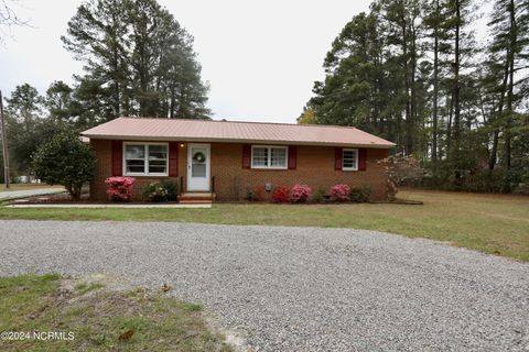 Single Family Residence in Aberdeen NC 10364 Nc-211.jpg