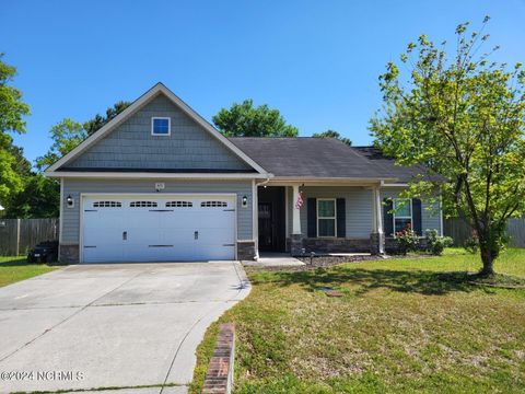 Single Family Residence in Hubert NC 413 Peppermint Drive.jpg