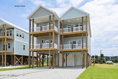 A home in North Topsail Beach