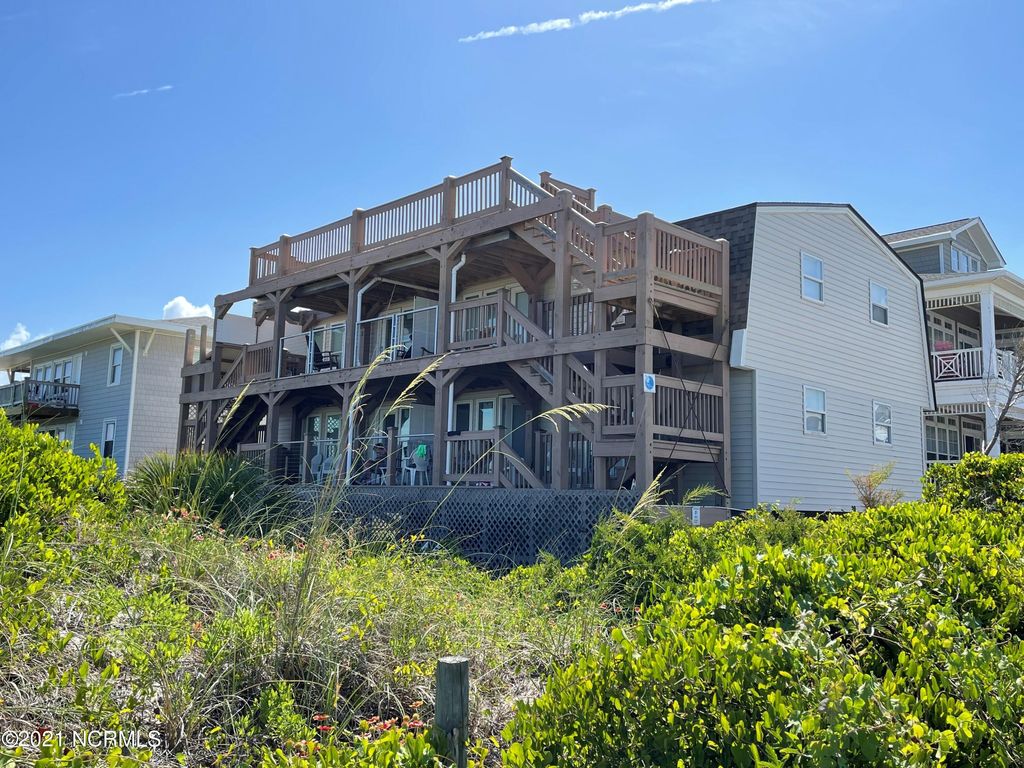 Photo for 20 E Greensboro Street, Wrightsville Beach, NC 28480 (MLS # 100281515)