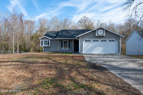 Single Family Residence in Jacksonville NC 1024 Birchwood Lane.jpg