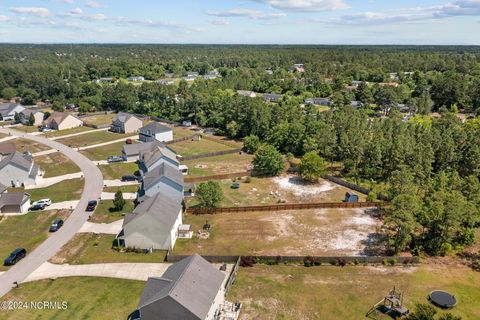 Single Family Residence in Hubert NC 527 Aberdineshire Court 45.jpg