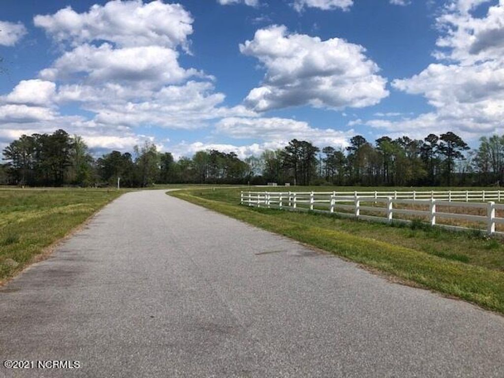 Photo of 45 N Pointe Vista Drive, Belhaven, NC 27810 (MLS # 100265074)