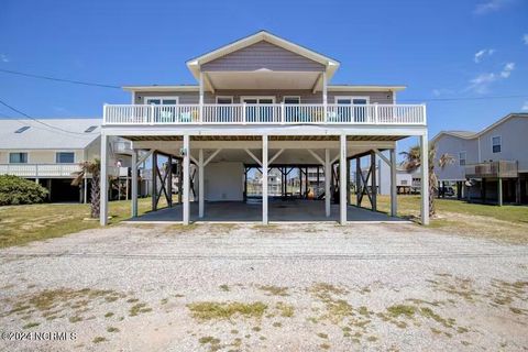 A home in North Topsail Beach