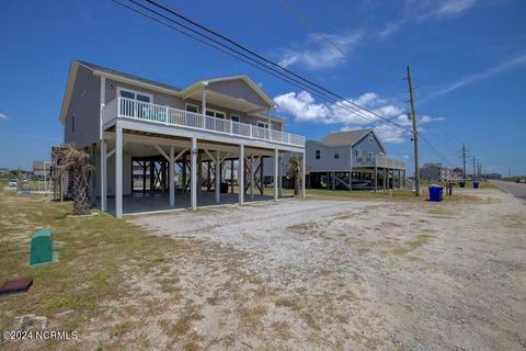 A home in North Topsail Beach