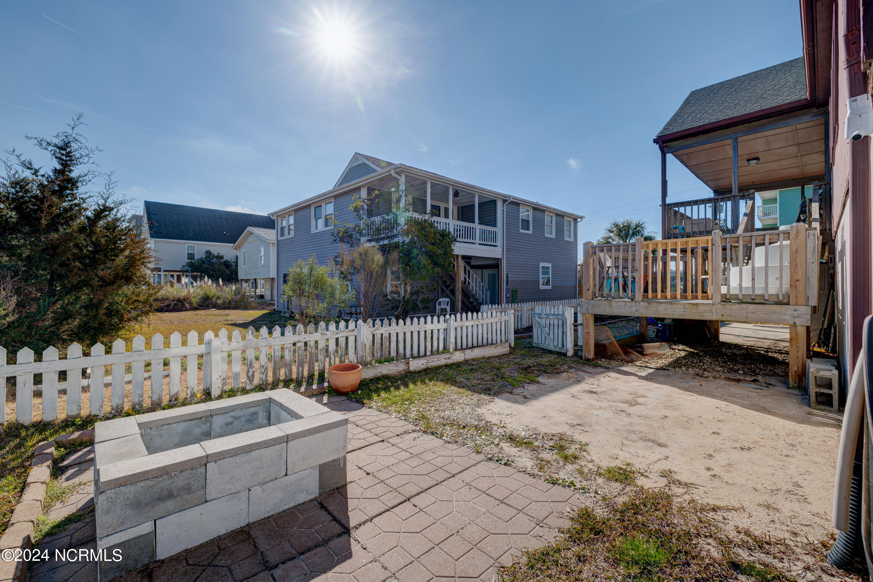 Carolina Beach, North Carolina 28428, United States, 3 Bedrooms Bedrooms, ,2 BathroomsBathrooms,Residential,Active,65129
