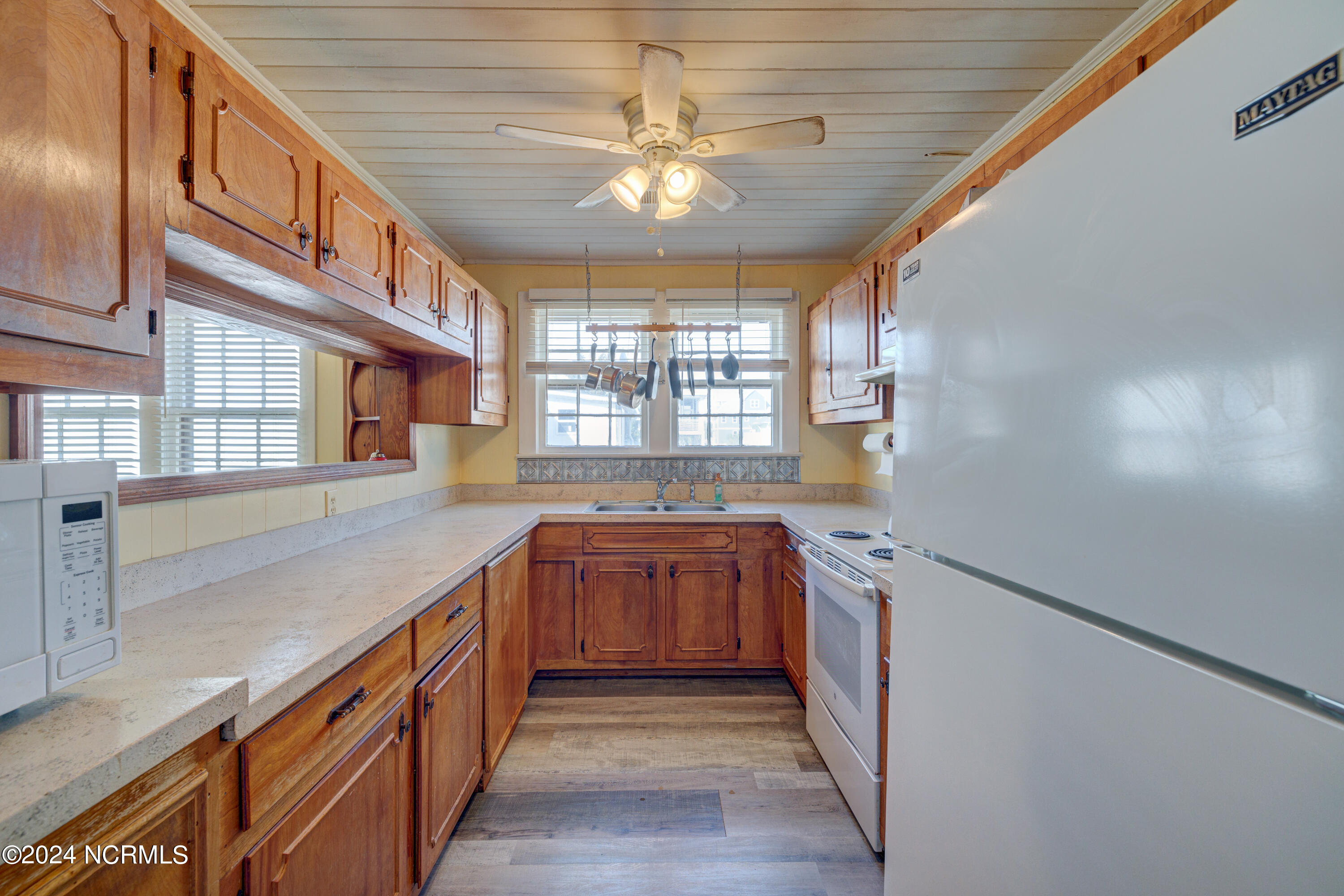 Carolina Beach, North Carolina 28428, United States, 3 Bedrooms Bedrooms, ,2 BathroomsBathrooms,Residential,Active,65129