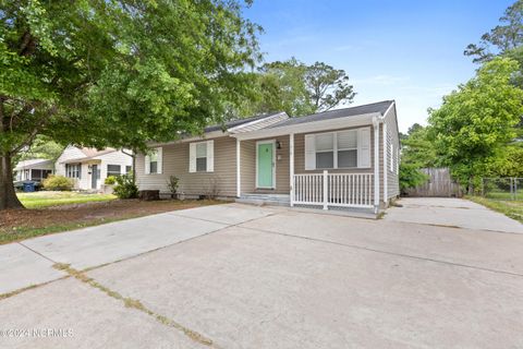 Single Family Residence in Jacksonville NC 518 Henderson Drive 1.jpg