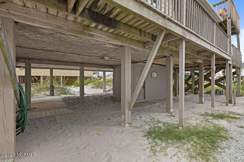 A home in North Topsail Beach