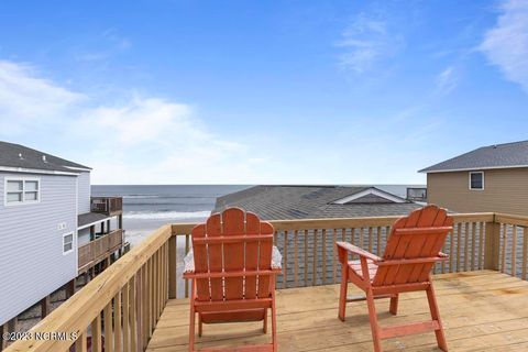 A home in North Topsail Beach