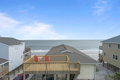 A home in North Topsail Beach