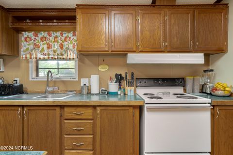 Manufactured Home in Sneads Ferry NC 100 Maplecrest Way 19.jpg