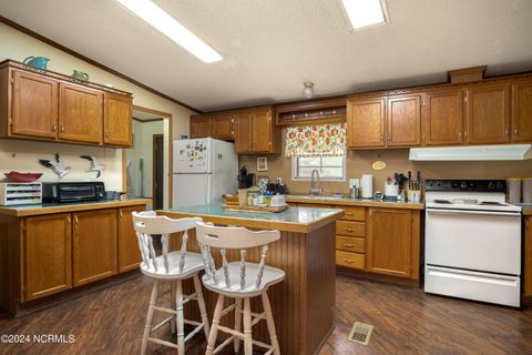 Manufactured Home in Sneads Ferry NC 100 Maplecrest Way 16.jpg