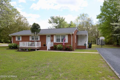 Single Family Residence in Aberdeen NC 1204 Crest Drive.jpg