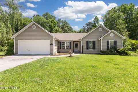 Single Family Residence in Richlands NC 407 Seahawk Court 1.jpg