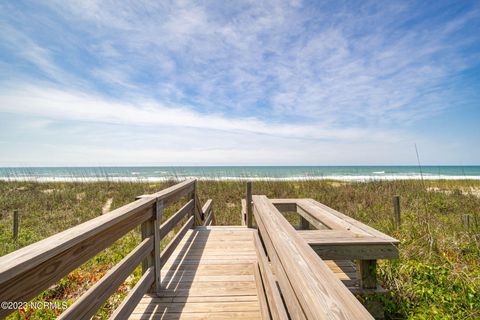 A home in Pine Knoll Shores