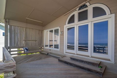 A home in Pine Knoll Shores