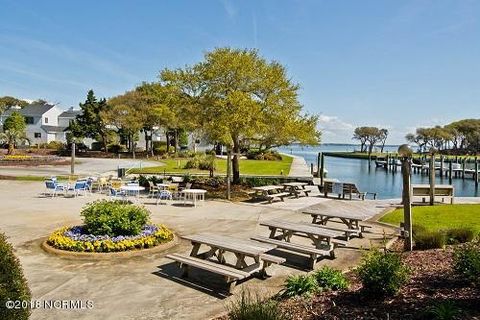 A home in Pine Knoll Shores