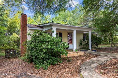 Single Family Residence in Southern Pines NC 490 New Hampshire Avenue.jpg