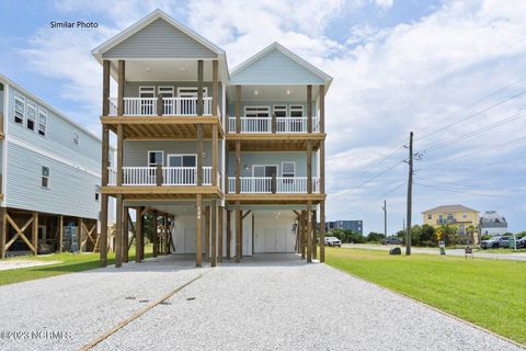 A home in North Topsail Beach