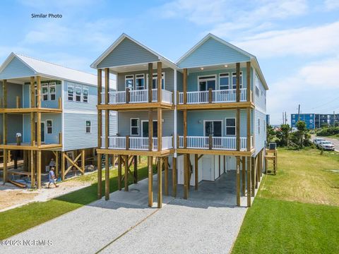 A home in North Topsail Beach