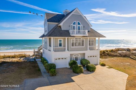 A home in North Topsail Beach