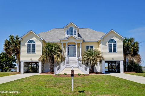 A home in North Topsail Beach