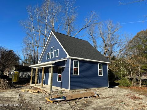 A home in Burgaw