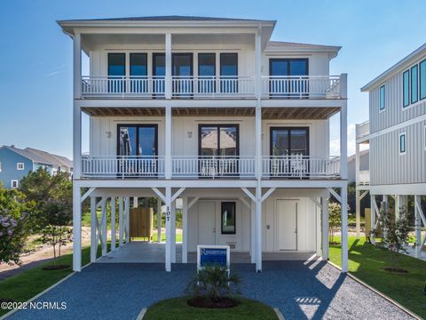 A home in Topsail Beach