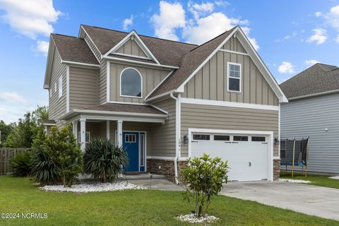 Single Family Residence in Cedar Point NC 104 Abaco Drive 3.jpg