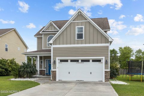 Single Family Residence in Cedar Point NC 104 Abaco Drive 2.jpg